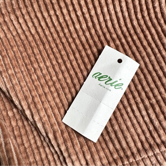 Soft corduroy , tan coloured shorts with pockets by Aerie. Never worn - Picture 8 of 9